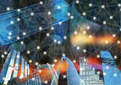 Verbindungen im Binären System im Vordergrund vor Hochhäusern als Metapher für die Blockchain-Technologie in Banking und Vermögensverwaltung