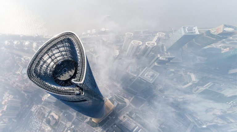Shanghai Skyline als Metapher für "Asset management – the discomfort zone"
