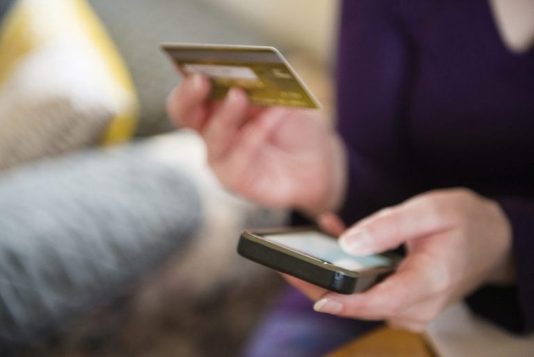 Banknutzer mit Kreditkarte und Smartphone - Bankkundenbefragung 2018: Deutschland, Österreich und die Schweiz im Vergleich