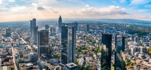 Skyline Frankfurt am Main in Deutschland mit den Finanzgebäuden bei Tageslicht in zeb.market flash (Issue 29 – April 2019) / BankingHub