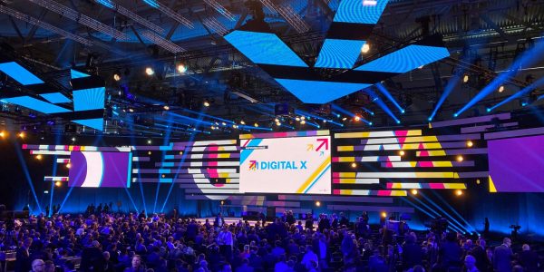 Blick auf die Konferenzhall der Digital X 2019 – Europas größter Digitalisierungsgipfel / BankingHub