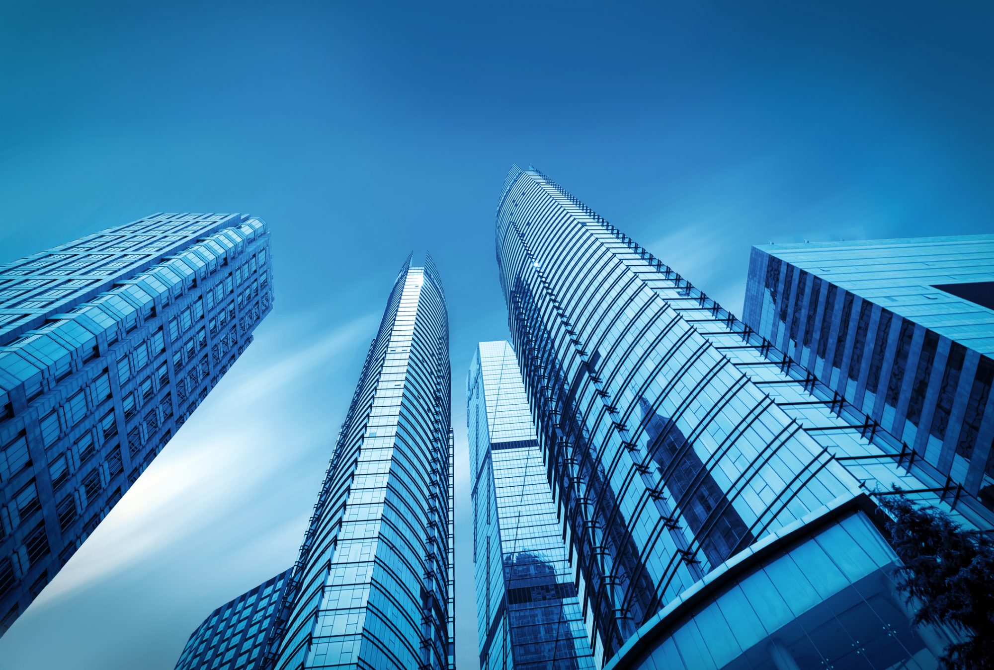 Skyline Hochhäuser als Metapher für Megafusion europäischer Banken – quo vadis / BankingHub