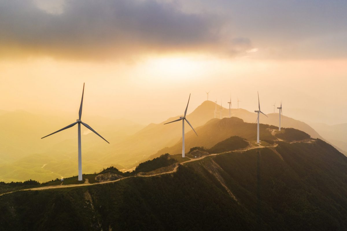 Windfarm als Metapher für den Artikel zur Thematik "Wieso nehmen ESG-Investitionen zu?"