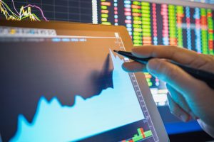 Analyse von Kursen als Metapher für "IRRBB – Regulatorische Neuerungen durch CRD V, CRR II und die EBA"