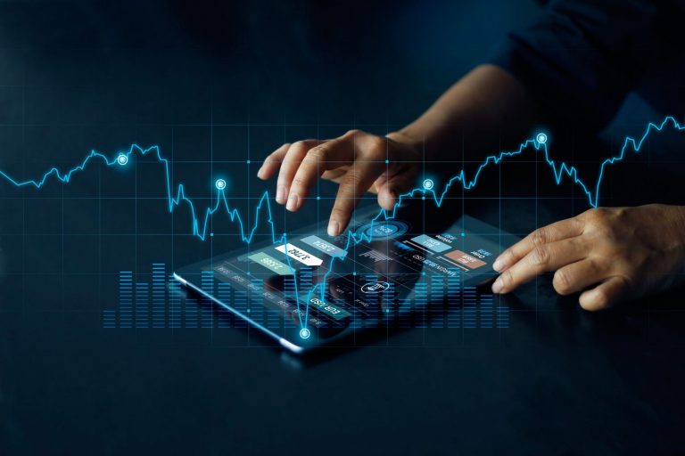 Tablet mit digitalen Investments als Metapher für dem Artikel "Digital Assets im Scheinwerferlicht von institutionellen Investoren"