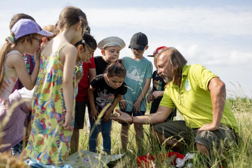 Kinderbetreuung auf den Streuobstwiesen der VR Bank Rhein-Neckar