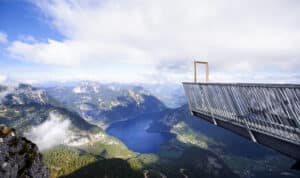 Blick auf ein Tal in Österreich als Sinnbild für die Frage, wie es um die Zukunft der österreichischen Regionalbanken steht